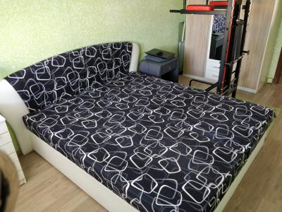 Čalouněná postel 160x200 cm