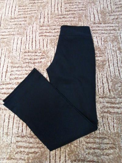 Černé mírně pružné kalhoty vel. M