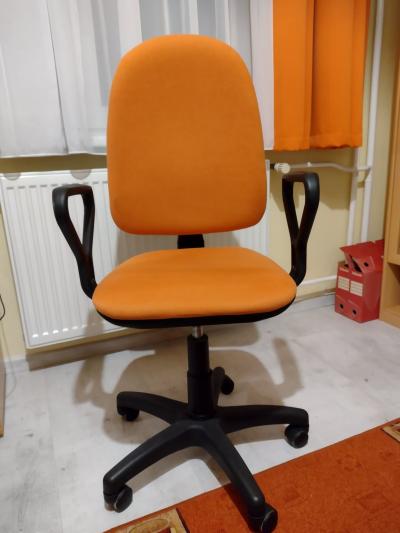 Starší kancelářská židle