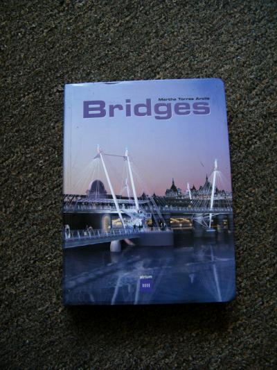 Kniha o mostech v angličtině