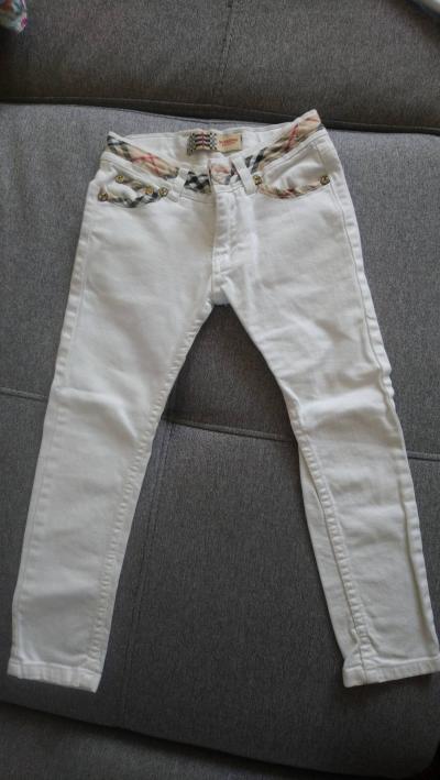 Bílé holčičí kalhoty, vel .110, zn. Burberry London