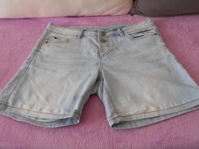Džínové kraťasy