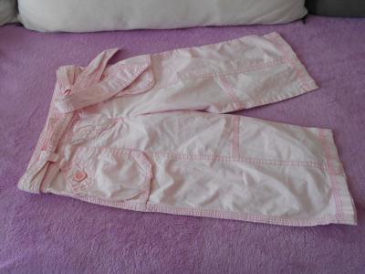 Růžové letní kalhoty .