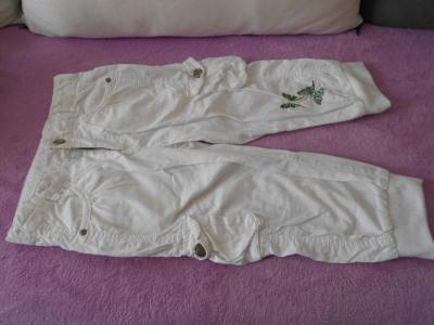 Bílé letní kalhoty s motýly