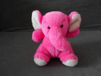 Růžový slon.