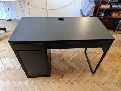 Kancelářský stůl černý