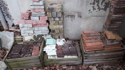 Daruji za odvoz různé zbytky stavebního materiálu....