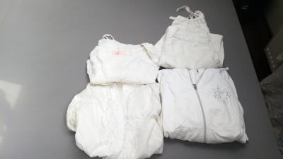 Set bílého oblečení