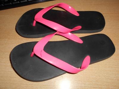 Černé žabky s růžovou