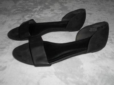 Černé boty bez podpatků