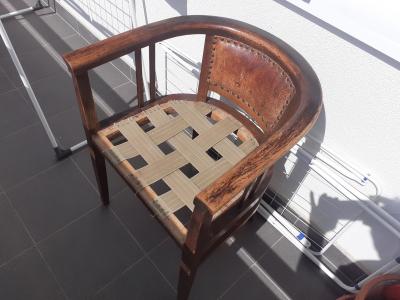 100 let stará židle na práci