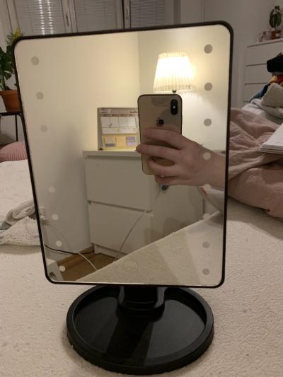 Zrcadlo s LED světýlky