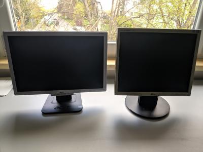 19" a 17" palcový monitor