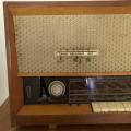 Retro rádio s gramofonem