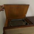 Retro rádio s gramofonem