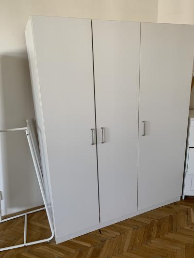 2x třídveřová skříň ikea