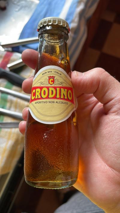 Prázdné lahve od Crodino