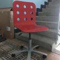 Červená IKEA židle