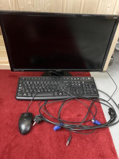 Monitor, klávesnice, myš