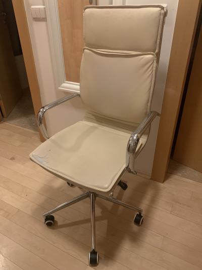 Kancelářská židle na kolečkách