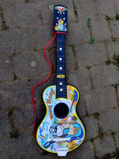 DARUJI dětskou kytaru