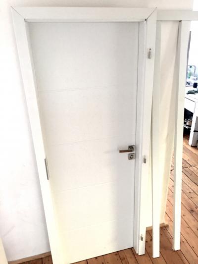 Dveře interiérové bílé, pravé, š. 75 cm