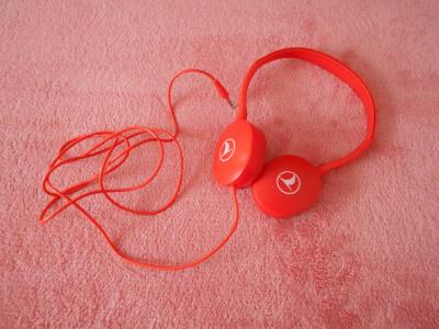 Funkční sluchátka z letadla.