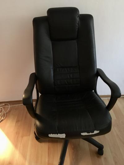 Černá otočná židle - křeslo kožené