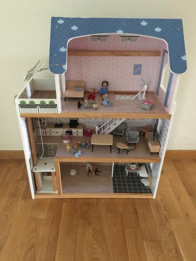 dřevěný domeček pro panenky (Lidl)