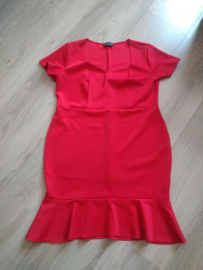 Krásné červené šaty vel. 52