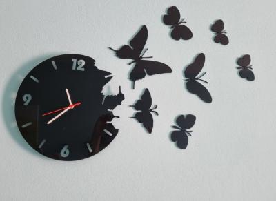Nástenné hodiny Motýle