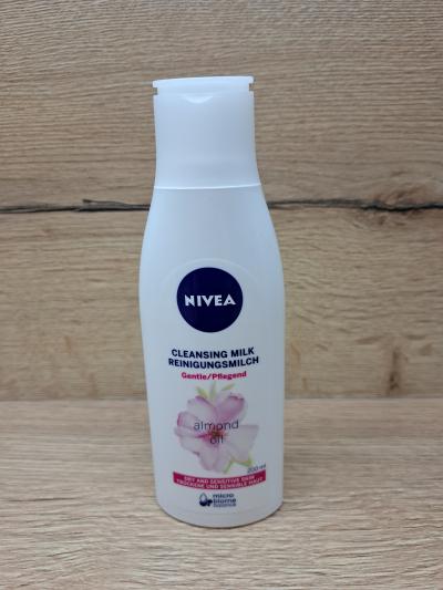 NIVEA čistící pleťové mléko