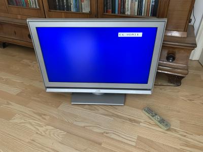 Televize (uhlopříčka 80 cm, HDMI)