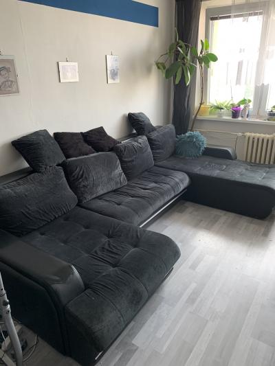 Daruji za odvoz sedačku  černé barvy.