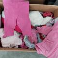Krabice oblečení pro holčičku + hračky  (cca 6m-2 roky)