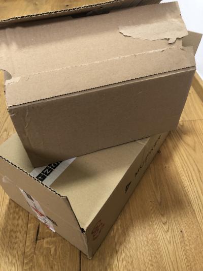 Prázdné papírové krabice různých velikostí