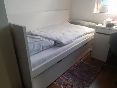 Bílá postel Ikea
