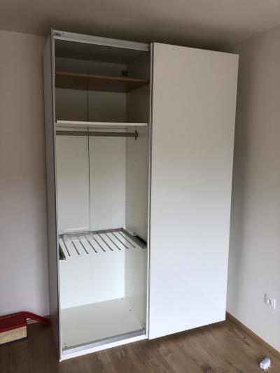 Dvoudílná bílá šatní skříň IKEA PAX