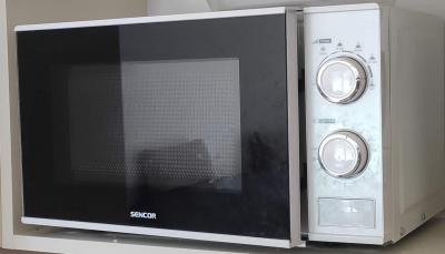 Darujem mikrovlnku. Plne funkcna.