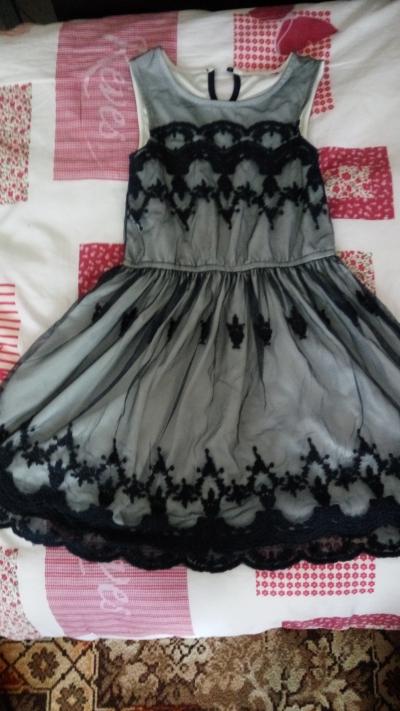 Dívčí šaty 122