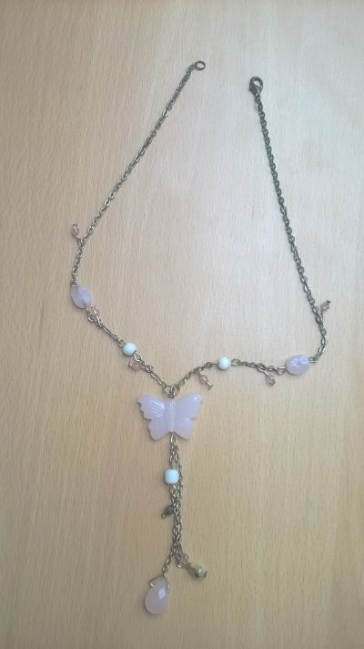 Bižuterie - náhrdelník s motýlem