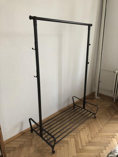 Daruji za odvoz černý kovový šatní stojan IKEA