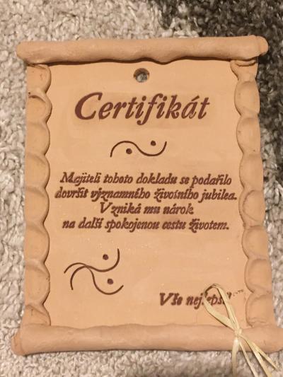 hliněný certifikát k výročí