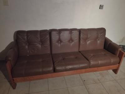 Kožená sedačka a dvě křesla