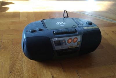 přenosné rádio JVC s kazetovým magnetofonem