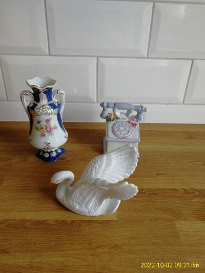 Porcelánové drobnosti + keramická labuť