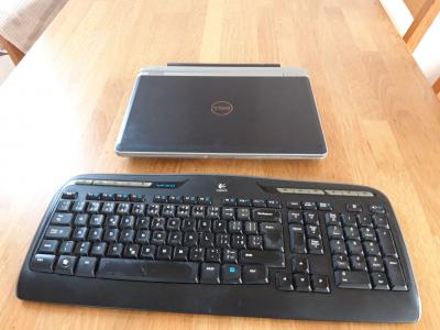 Notebook-poškozený, klávesnice funkční