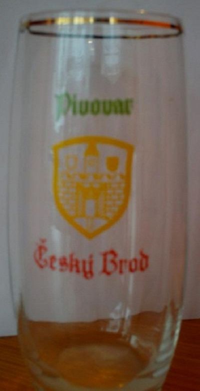 SHÁNÍM PIVNÍ SKLENICI PIVOVAR ČESKÝ BROD
