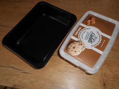 3 krabičky + 1 černá otevřená.