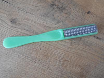 Brousek na tvrdou kůži na chodidlech